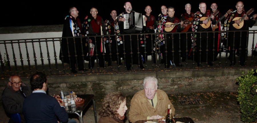 Las fiestas del Rosario siguen entre flores  con una cena en el jardín de San Carlos