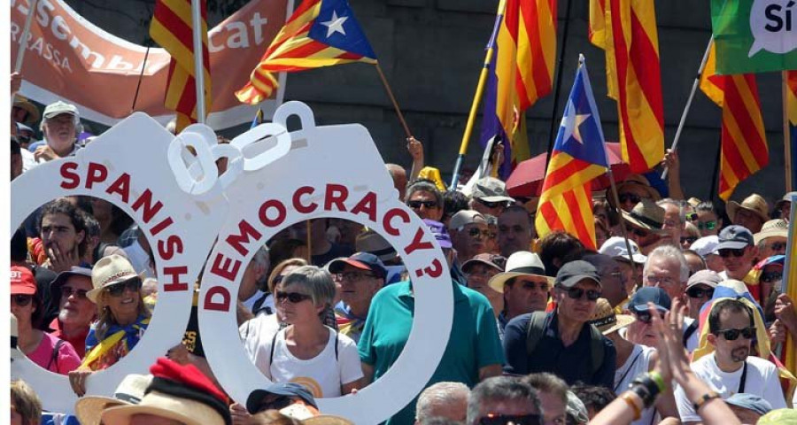 La norma de desconexión prevé una “constitución catalana” un año después de la consulta