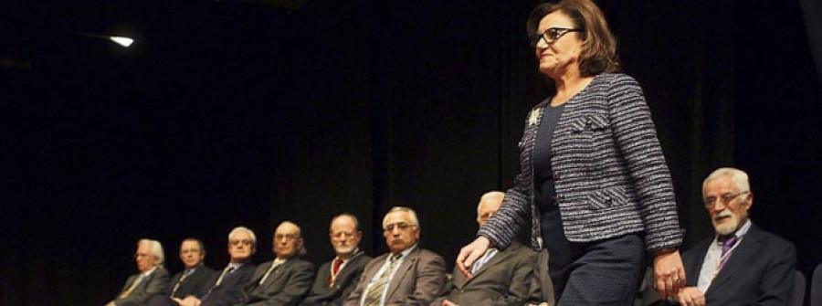 La académica Fina Casalderrey reconoce que es una maestra  a quien se le dio por escribir