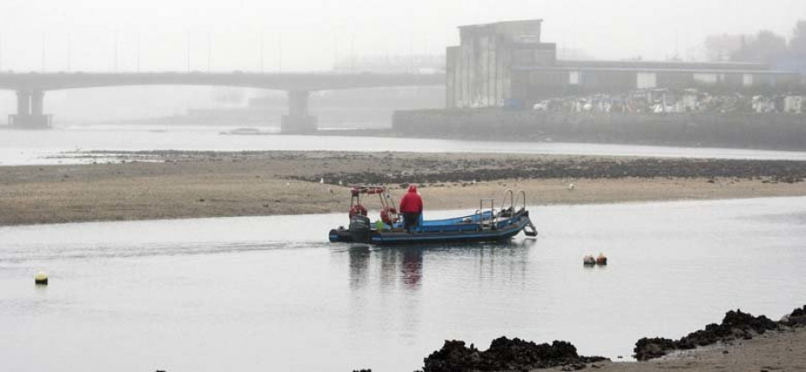 Los mariscadores avisan de que la falta de producto en la ría podría abocarlos a un cierre voluntario