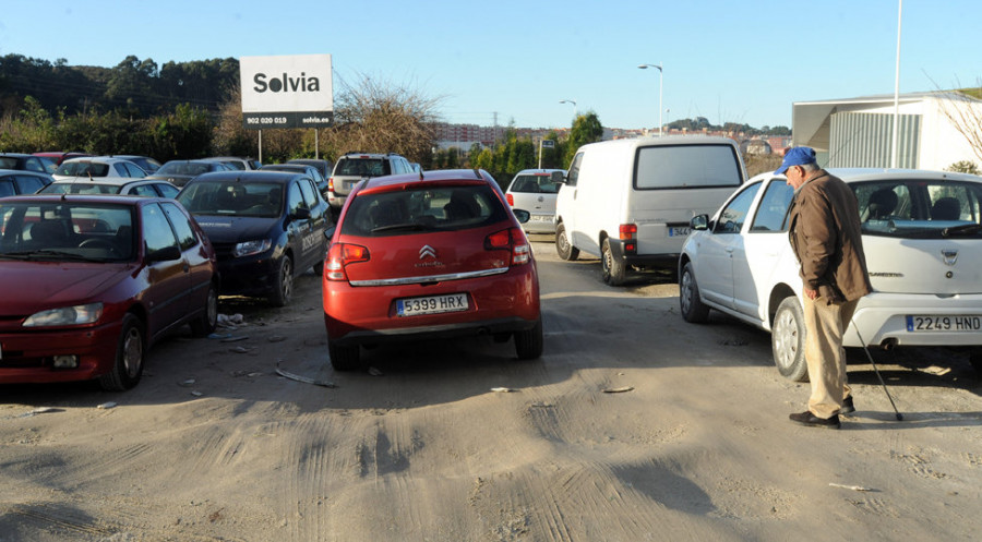 Vecinos y usuarios piden una solución al mal estado del parking del Ágora