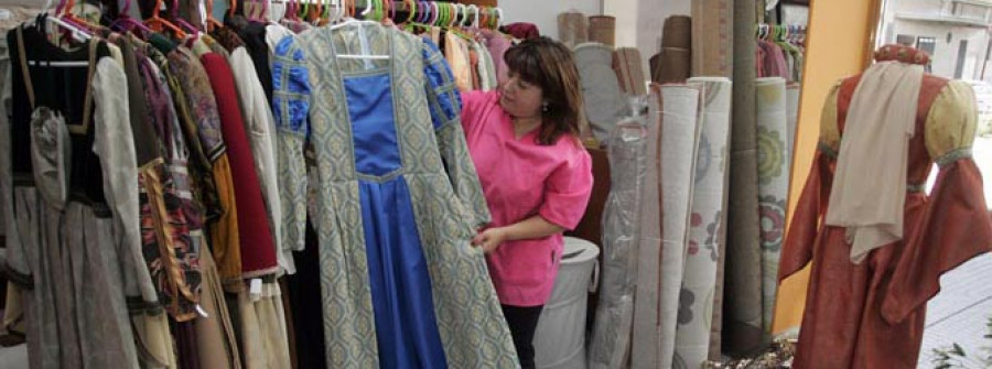 Un negocio de Matogrande, con un ropero de 600 trajes de época, vestirá a la ciudad