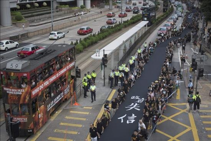 Miles de manifestantes desafían de nuevo a Pekín para pedir democracia