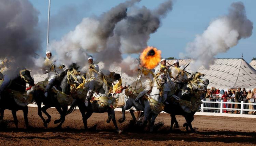 el arte ecuestre tradicional alcanza su máxima expresión en marruecos