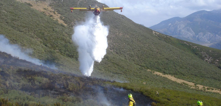 El perímetro del incendio que afecta a Tafalla se mantiene estabilizado