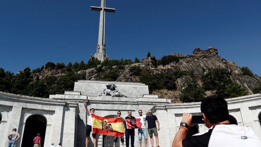 La familia Franco amplía  la denuncia contra el proyecto para exhumar al dictador