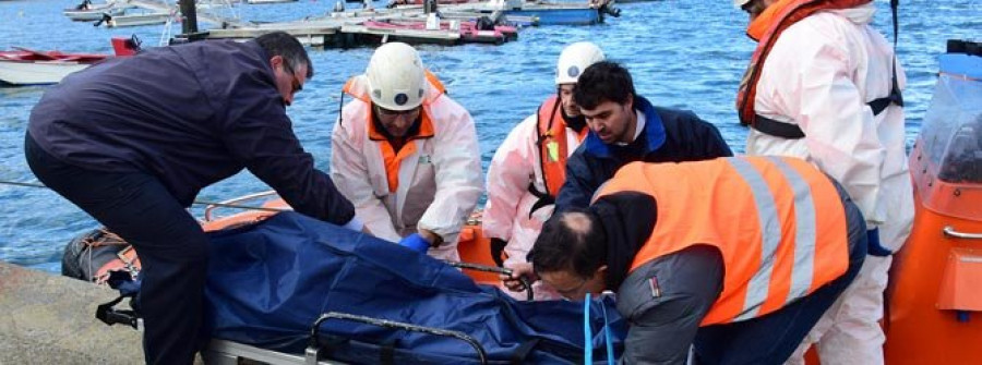 Recuperan el cadáver de una  mujer en aguas del Cabo Fisterra