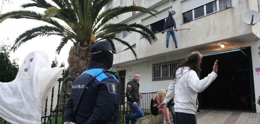 El 092 y la Guardia Civil irrumpen en una fiesta ilegal con drogas en A Zapateira