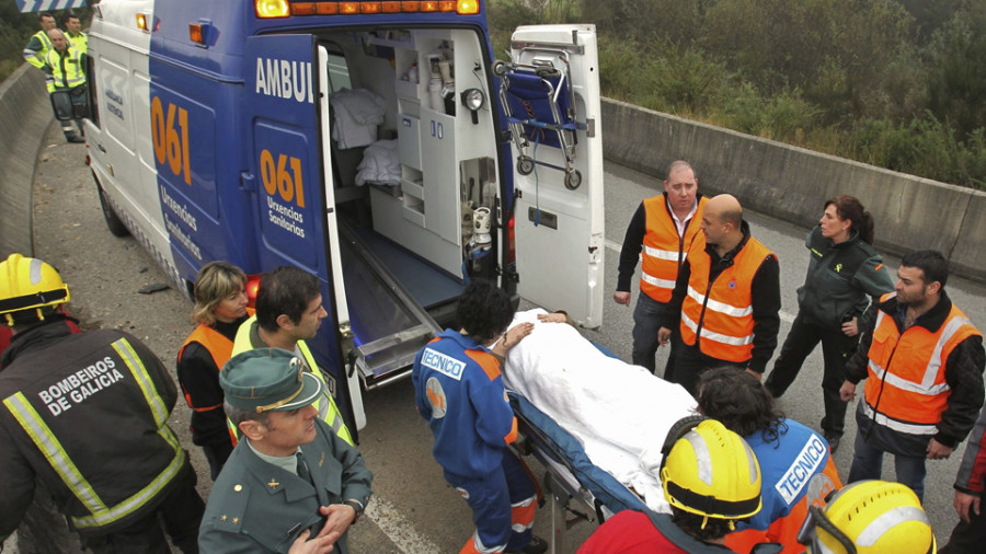 Una persona muere en Vila de Cruces  durante una noche  trágica en las carreteras gallegas