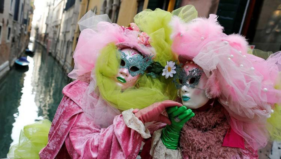 El carnaval de Venecia comienza con sus tradicionales máscaras