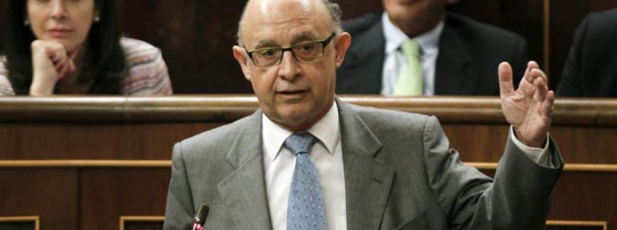 Montoro dice que busca una solución al problema de los emigrantes multados por la Agencia Tributaria