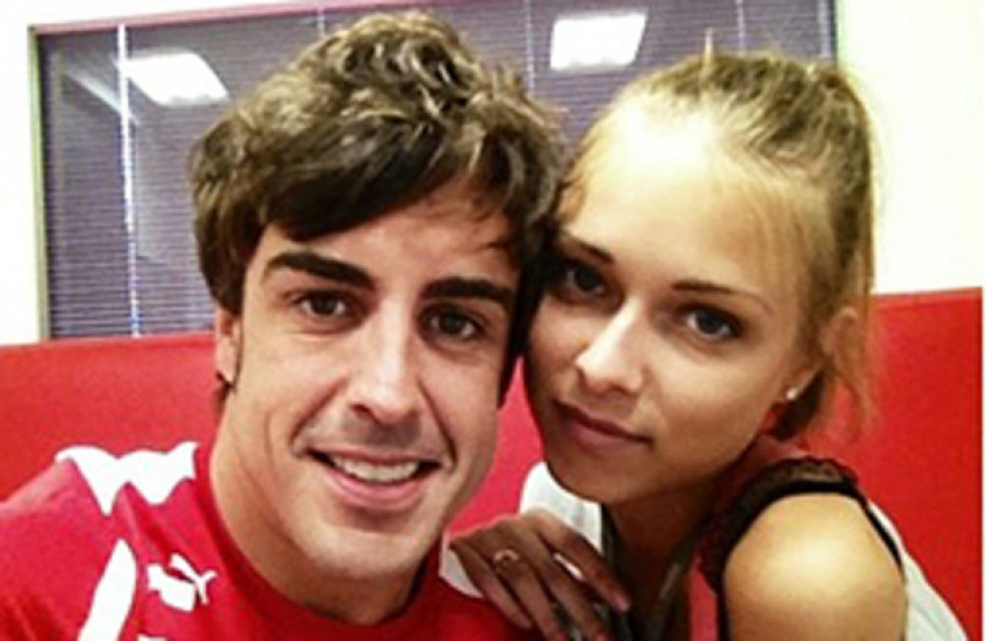 Fernando Alonso presume de su nueva novia, la modelo Dasha Kapustina