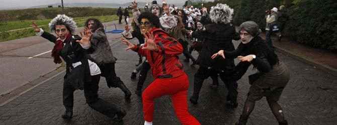 Don Carnal le  gana la batalla  a la lluvia y el  viento y sus fans toman las calles