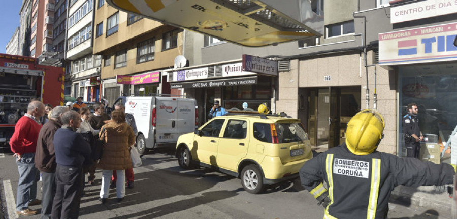 Evacuan un centro de día con treinta y nueve octogenarios por un incendio eléctrico