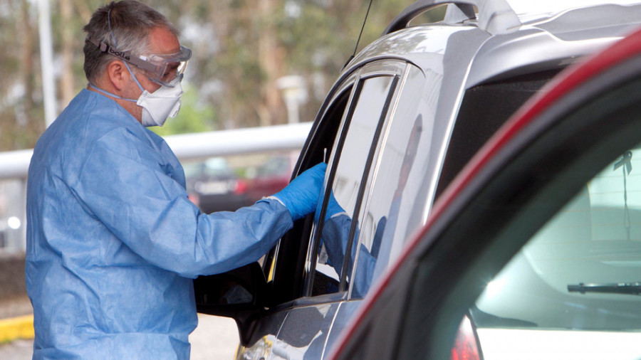 El Sergas extiende a todas las áreas sanitarias los test que se hacen sin bajar del coche