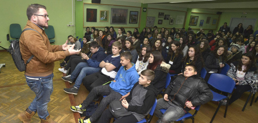 Rey Varela destaca el papel de  los corresponsales en la difusión  de información juvenil en Galicia