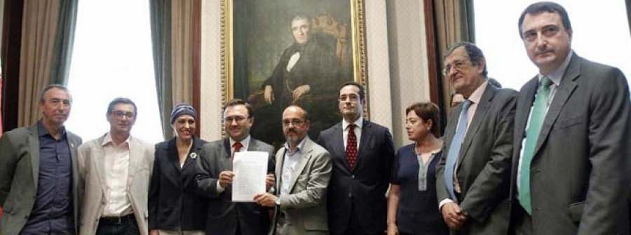 La oposición se une para recurrir la prisión permanente revisable ante el Constitucional