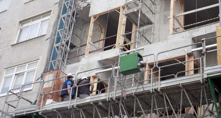 A Coruña está entre las quince ciudades españolas que tienen una menor tasa 
de actividad