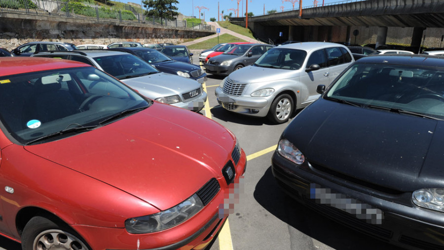 Vecinos y empresarios de la Ciudad Vieja esperan que el nuevo Gobierno local controle el estacionamiento