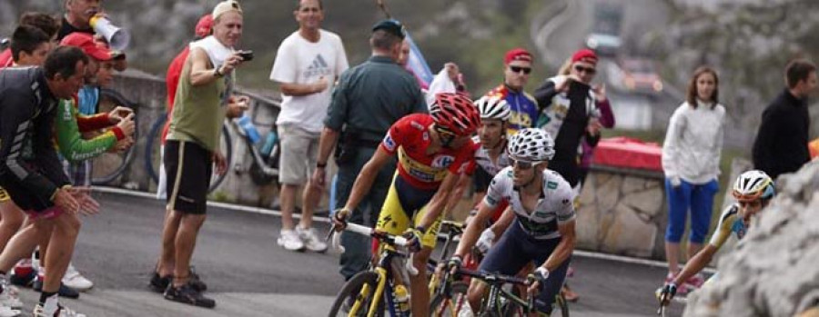 Froome continúa con vida