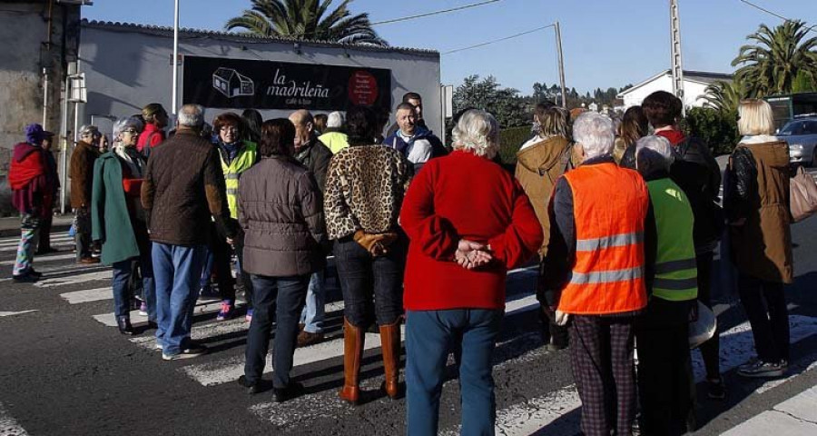 Fomento instalará un semáforo con pulsador en el primer 
paso de peatones de Guísamo