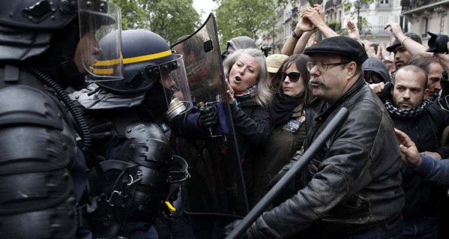 España celebra la victoria en Francia del europeísmo frente al radicalismo