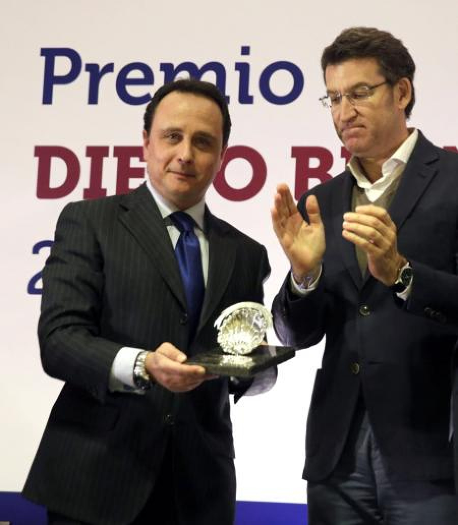 El periodista José Luis Alvite recibe el premio Diego Bernal 2014