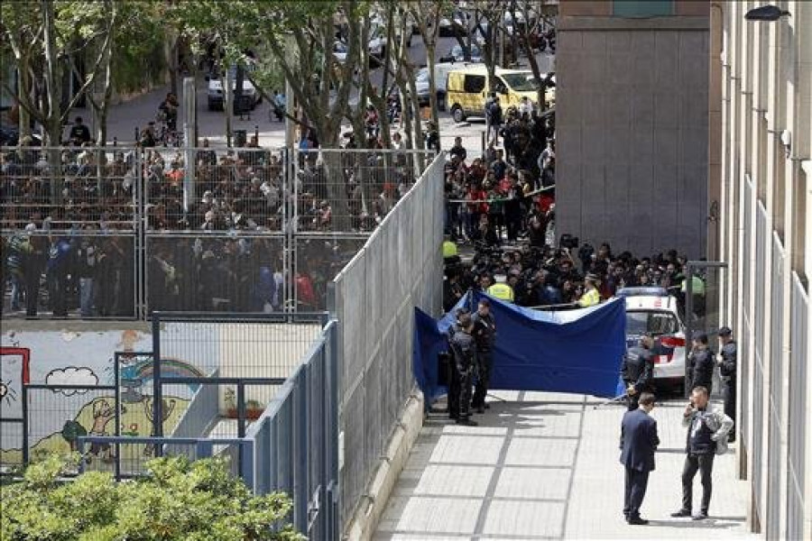 Quince denunciados por tuits catalanófobos tras el asalto al instituto