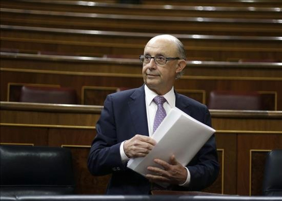 Montoro dice que los nuevos Gobiernos autonómicos deben cumplir las metas de déficit