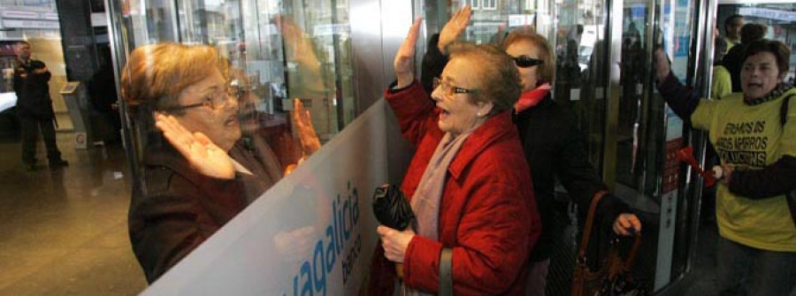 La angustia de los afectados por las preferentes bloquea la central de NGB