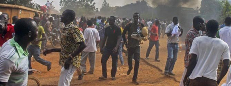 El presidente de Burkina Faso dimite después de tres días de protestas masivas