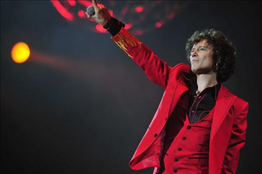 Enrique Bunbury se casa en México con la madre de su hija