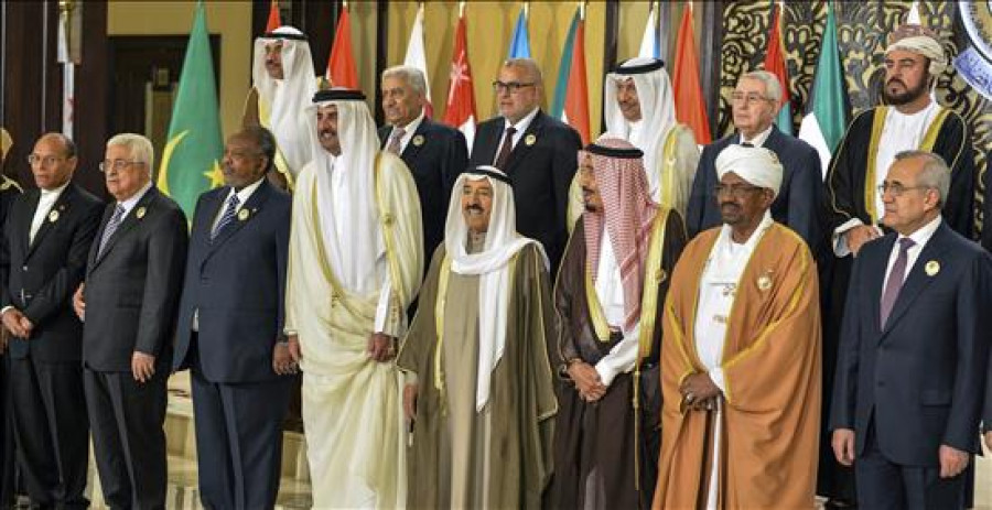 Los países árabes celebran su cumbre con las crisis abiertas en el Golfo y Siria