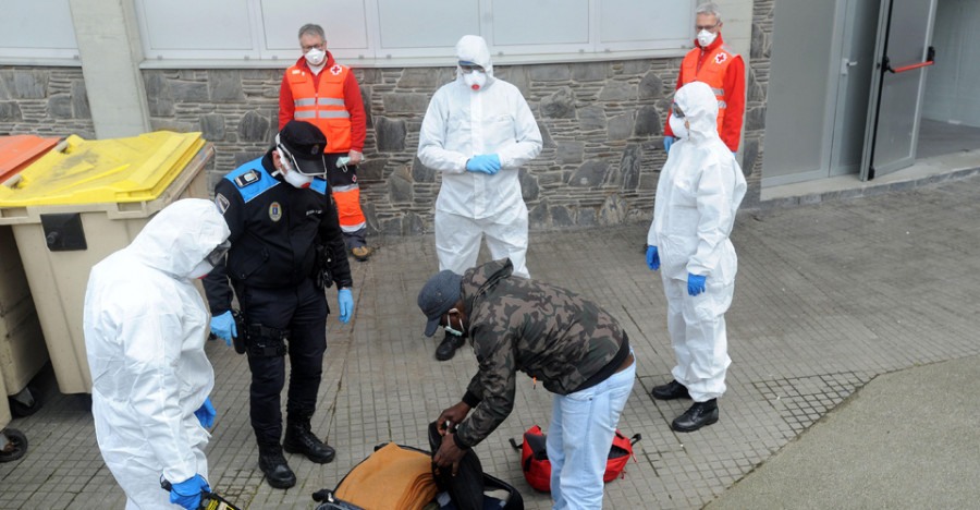 Treinta y cinco personas sin hogar se cobijan en el pabellón de Riazor