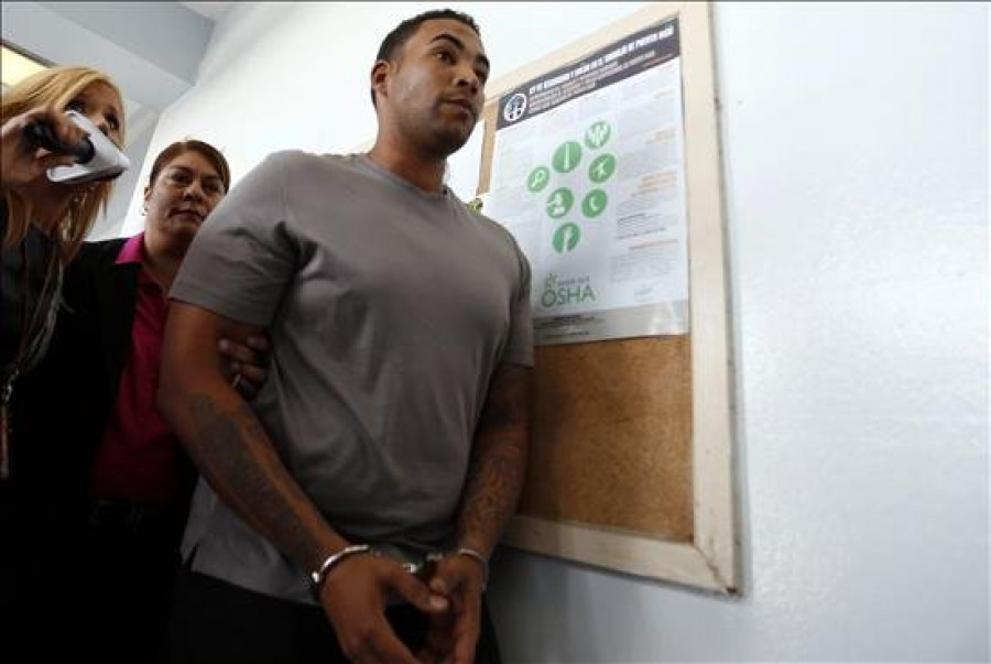 Don Omar sale en libertad tras arresto, con grillete eléctrico y pagar fianza