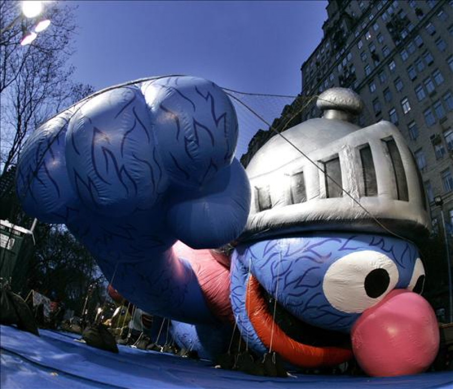 Los globos del desfile de Acción de Gracias en peligro por el viento