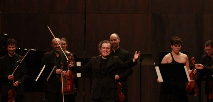 Rogelio Groba recibe un homenaje en el teatro Colón por su 87 cumpleaños