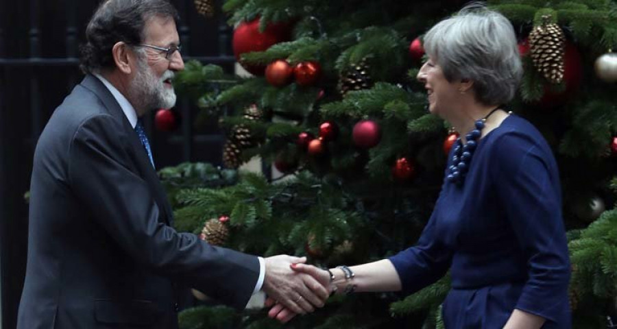 Rajoy elogia el esfuerzo de May en las negociaciones sobre el Brexit