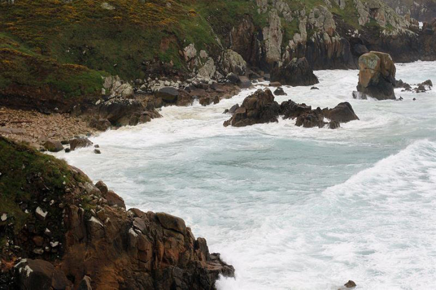 Última Hora: Hallan el cadáver de una mujer en la playa de Doniños