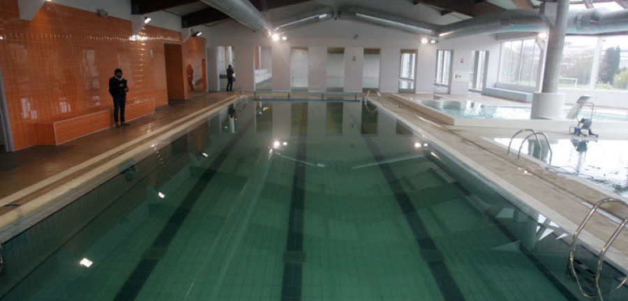 La piscina municipal de Arteixo  duplica en dos años el número de abonados y alcanza los 6.400