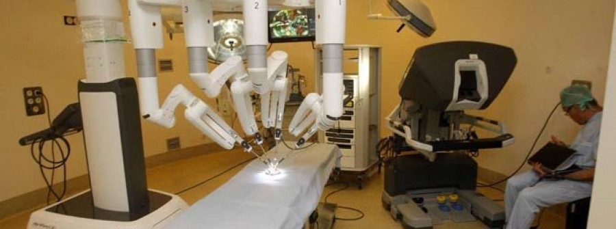 El hospital San Rafael es el primero de Galicia con un robot quirúrgico Da Vinci