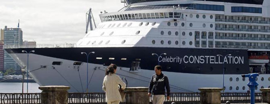 El crucero Celebrity Constellation deja en la ciudad cerca de 2.000 pasajeros, todos ellos homosexuales