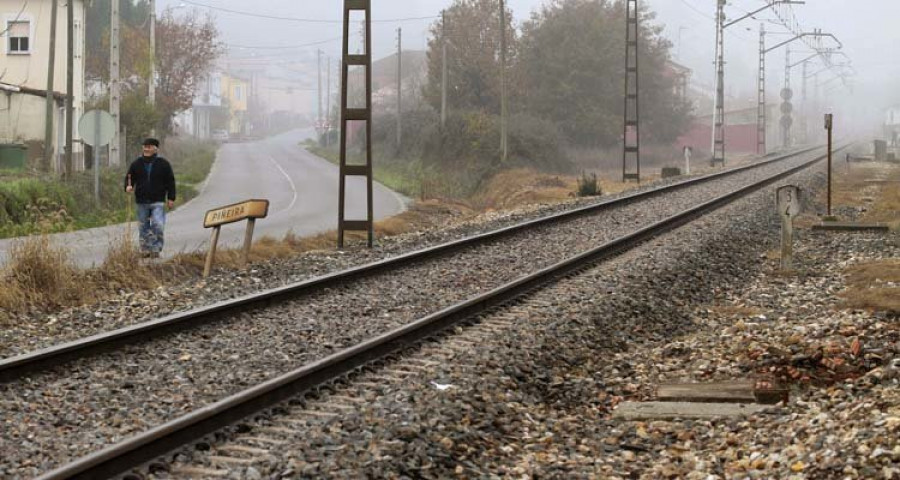 Adif licita la supresión de 36 pasos a nivel situados entre Ourense y Lugo