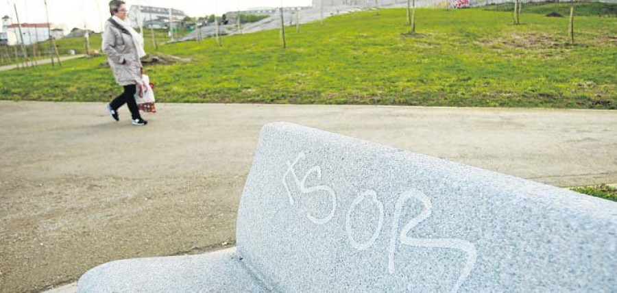 El parque de Adolfo Suárez sufre actos vandálicos en su primer día abierto