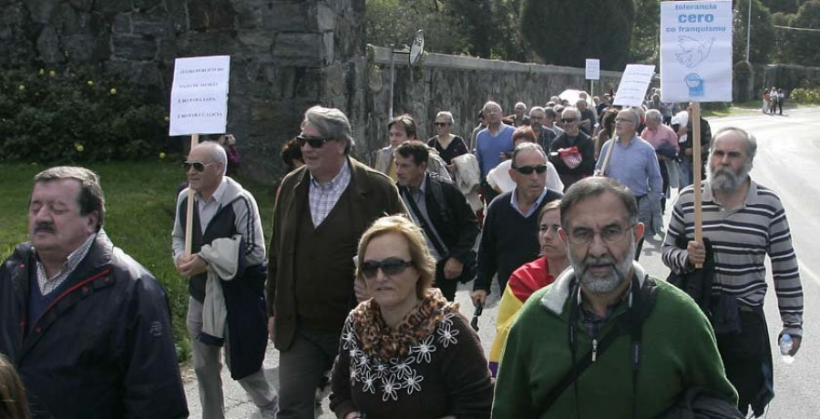 Betanzos fleta buses gratuitos para ir a una marcha por la devolución del pazo de Meirás