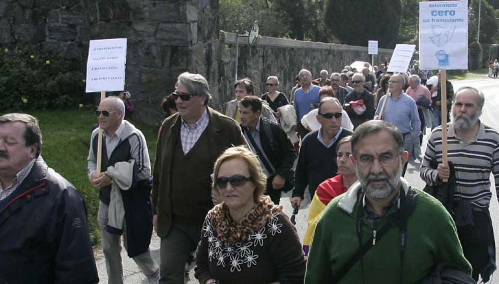 Betanzos fleta buses gratuitos para ir a una marcha por la devolución del pazo de Meirás