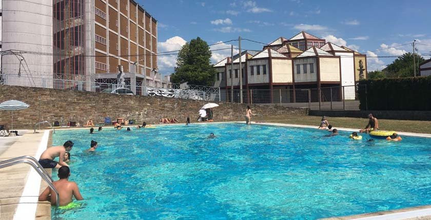 Seis mil sadenses disfrutaron de la piscina de Cerámicas do Castro los dos últimos meses