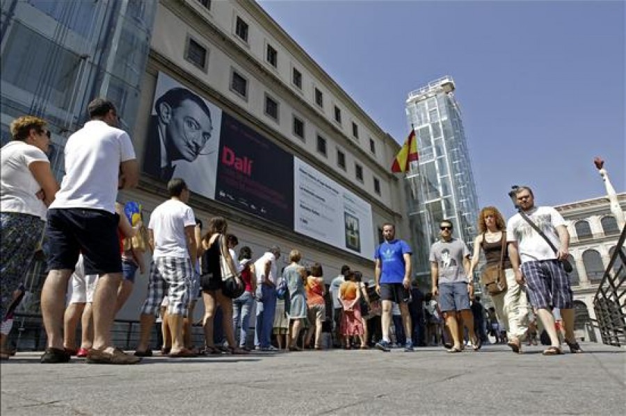 El Reina Sofía despide hoy con un "éxito rotundo" la exposición de Dalí