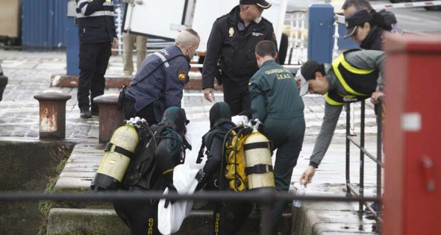 Hallan bajo el casco de un velero 
el cadáver del joven desaparecido