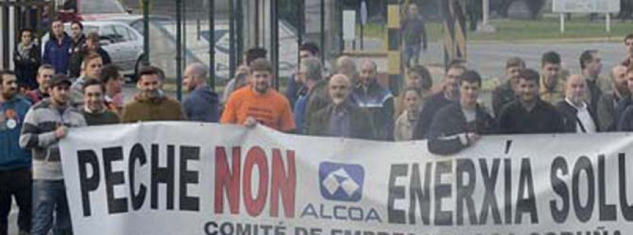 La plantilla suspende la huelga tras fijar Alcoa unos servicios mínimos del “100%”